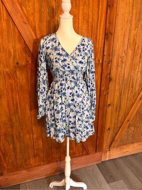 Gianni Bini Blue and White Floral Wrap Dress